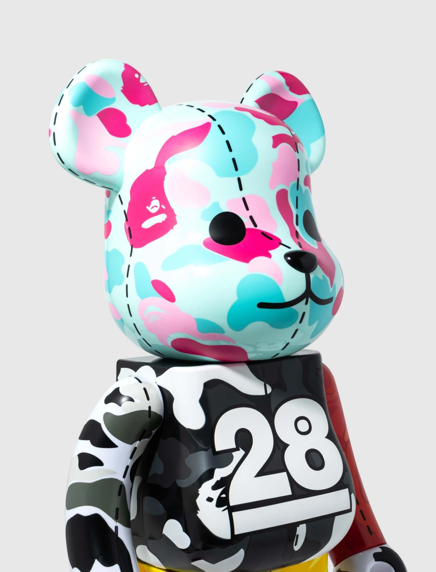 Medicom A BATHING APE 28TH ANNIVERSARY CAMO #3 1000% BEARBRICK 2 Medicom A BATHING APE 28TH ANNIVERSARY CAMO #3 1000% BEARBRICK - Image 2