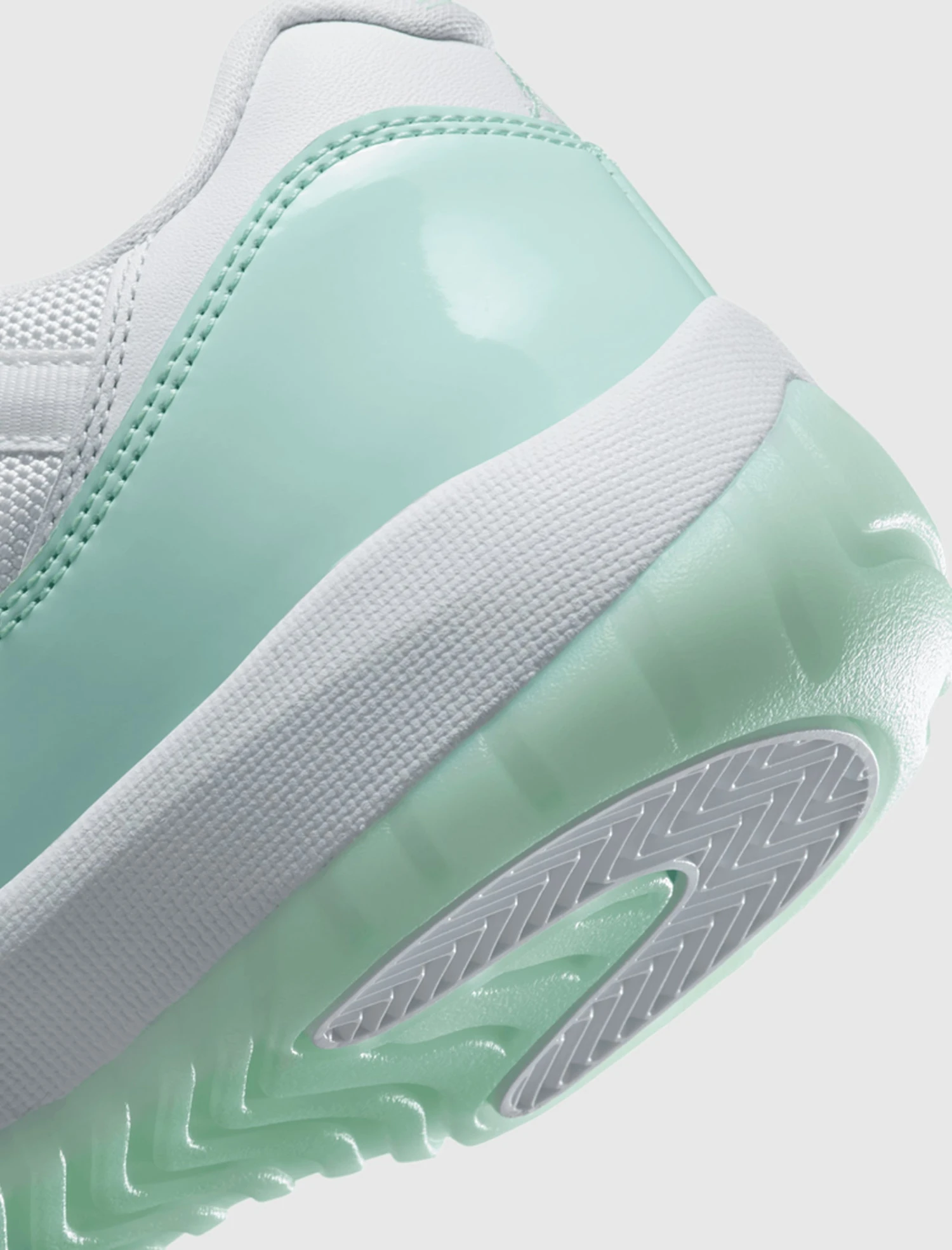 WOMEN'S AIR JORDAN 11 RETRO "IGLOO" 3 WOMEN'S AIR JORDAN 11 RETRO "IGLOO" - Image 3